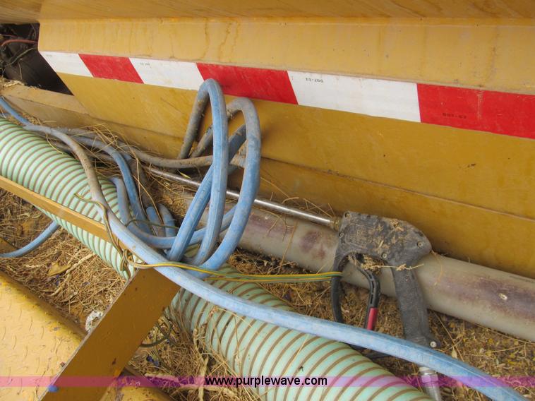 image for item H8917 1999 Vactron PMD-500GT vacuum trailer