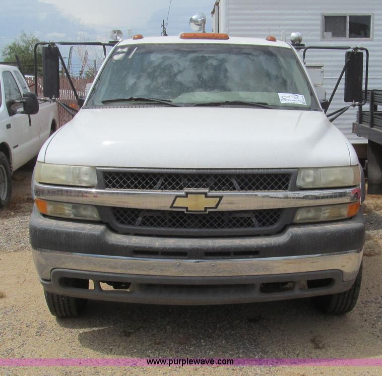 image for item H8918 2001 Chevrolet Silverado 3500 utility truck