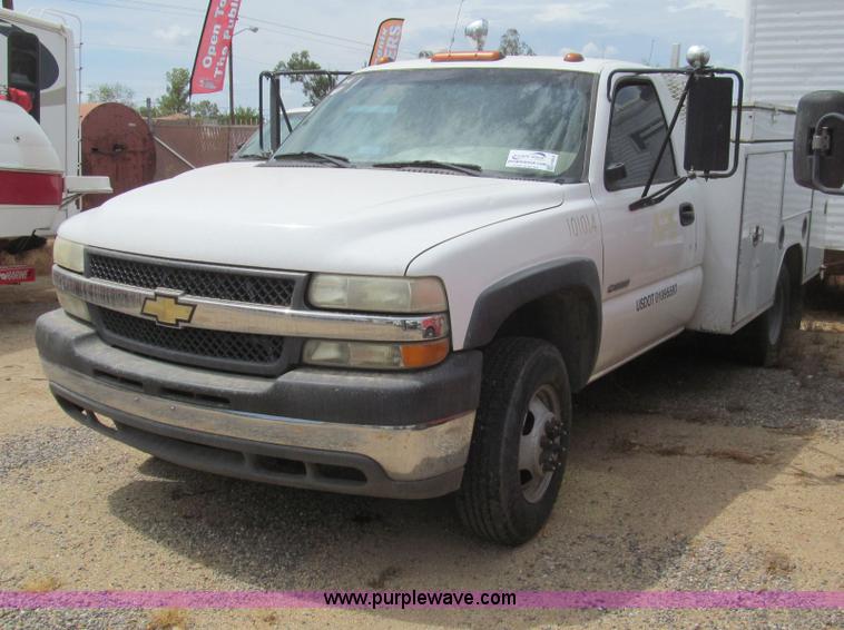 image for item H8918 2001 Chevrolet Silverado 3500 utility truck