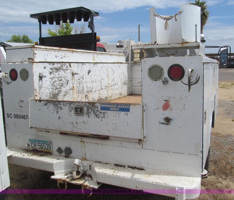 image for item H8918 2001 Chevrolet Silverado 3500 utility truck