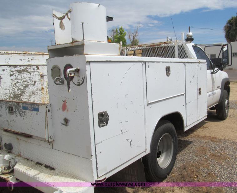image for item H8918 2001 Chevrolet Silverado 3500 utility truck