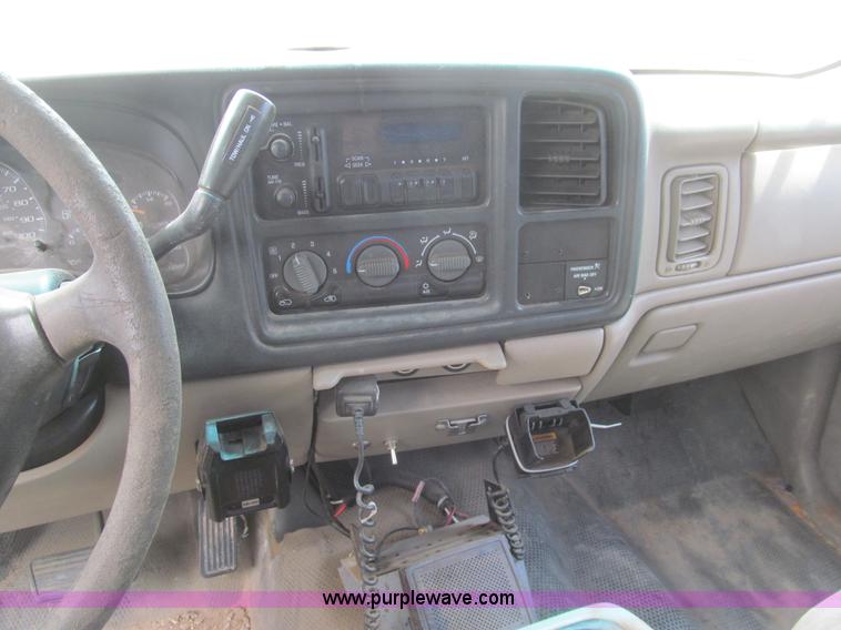 image for item H8918 2001 Chevrolet Silverado 3500 utility truck
