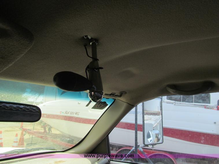 image for item H8918 2001 Chevrolet Silverado 3500 utility truck
