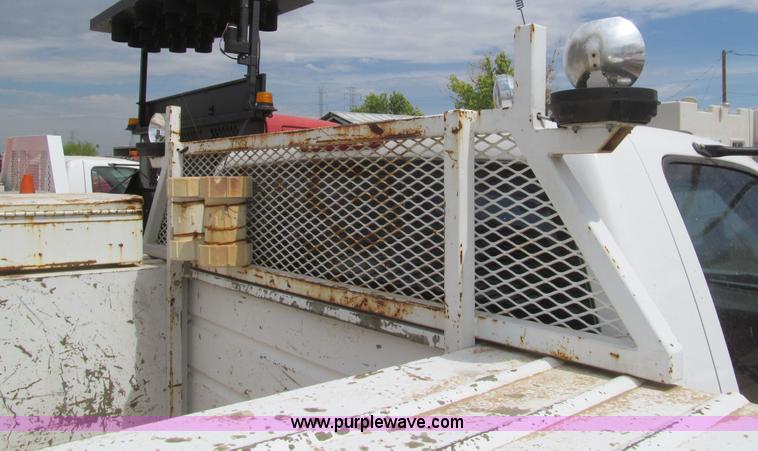 image for item H8918 2001 Chevrolet Silverado 3500 utility truck