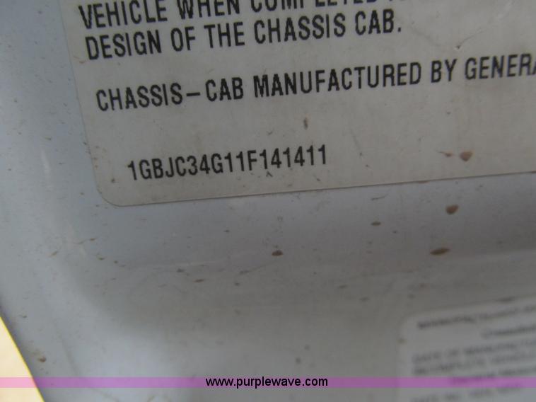 image for item H8918 2001 Chevrolet Silverado 3500 utility truck