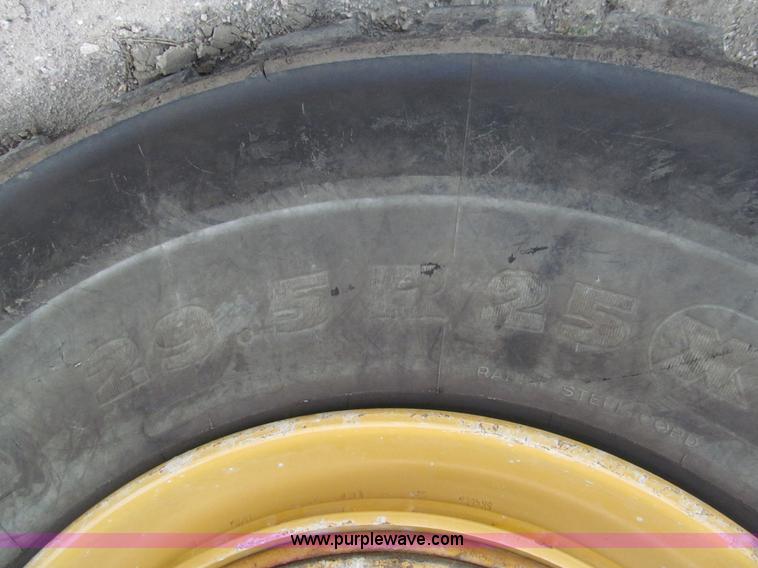 image for item H8940 2004 Caterpillar 980G wheel loader