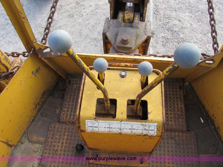 image for item I2505 1970 Allis Chalmers 816 backhoe