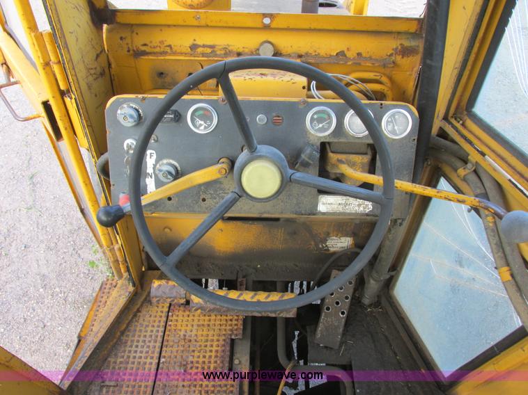 image for item I2505 1970 Allis Chalmers 816 backhoe