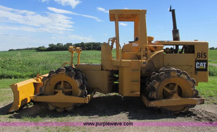 image for item I2506 1971 Caterpillar 815 soil compactor