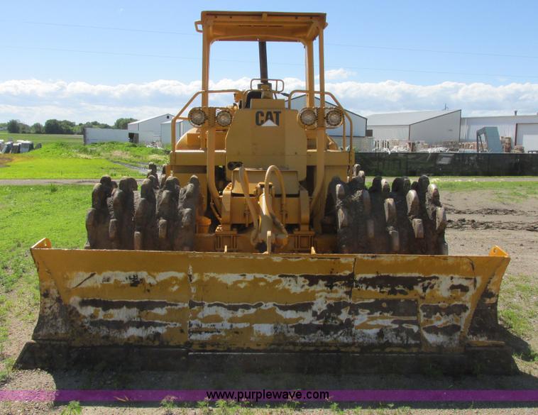 image for item I2506 1971 Caterpillar 815 soil compactor