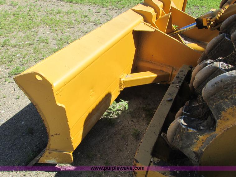image for item I2506 1971 Caterpillar 815 soil compactor