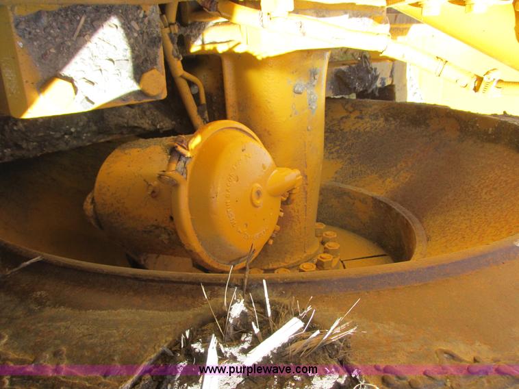 image for item I2506 1971 Caterpillar 815 soil compactor