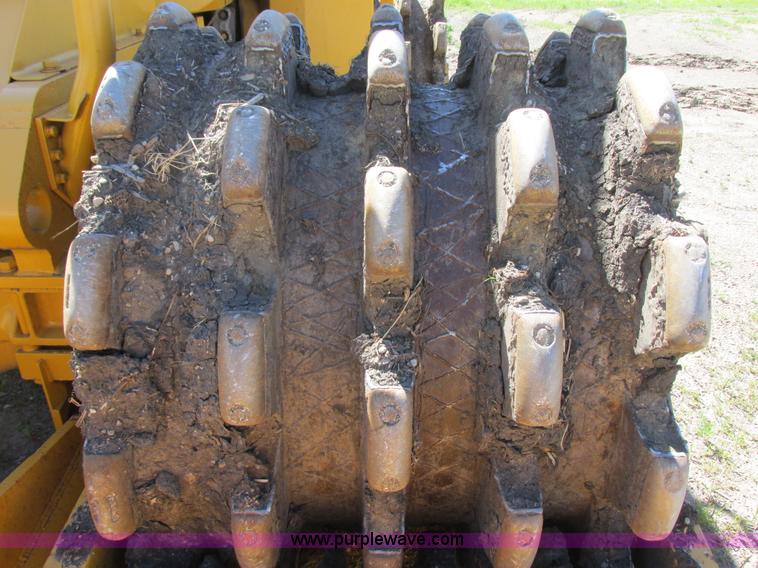 image for item I2506 1971 Caterpillar 815 soil compactor