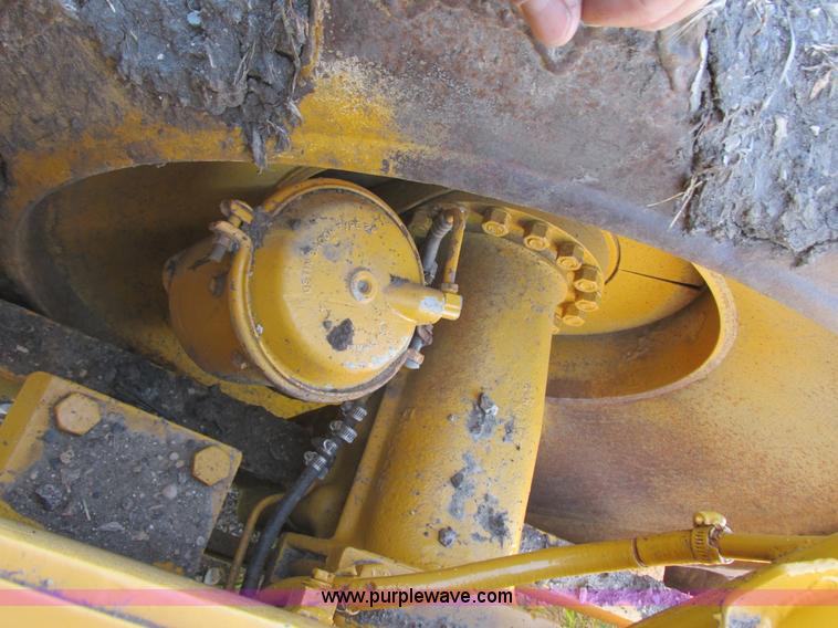 image for item I2506 1971 Caterpillar 815 soil compactor