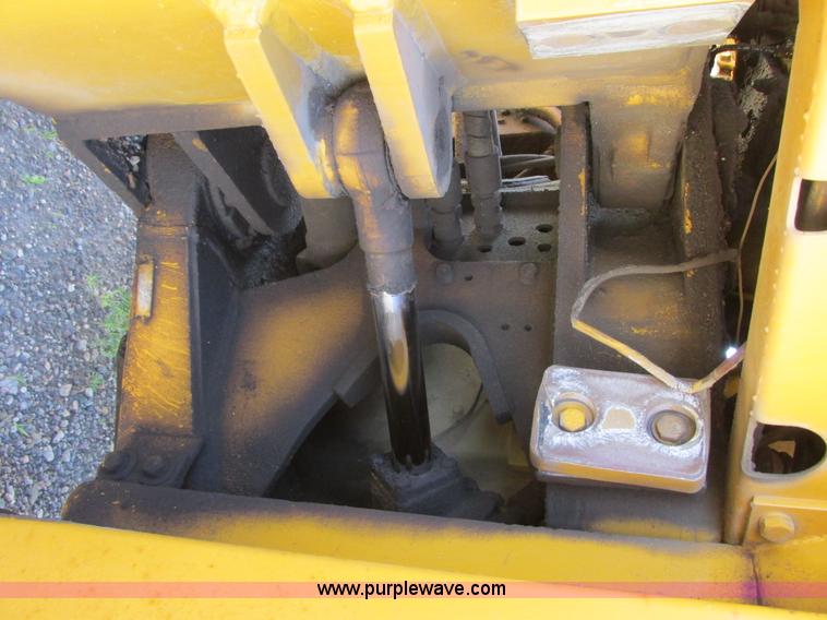 image for item I2506 1971 Caterpillar 815 soil compactor