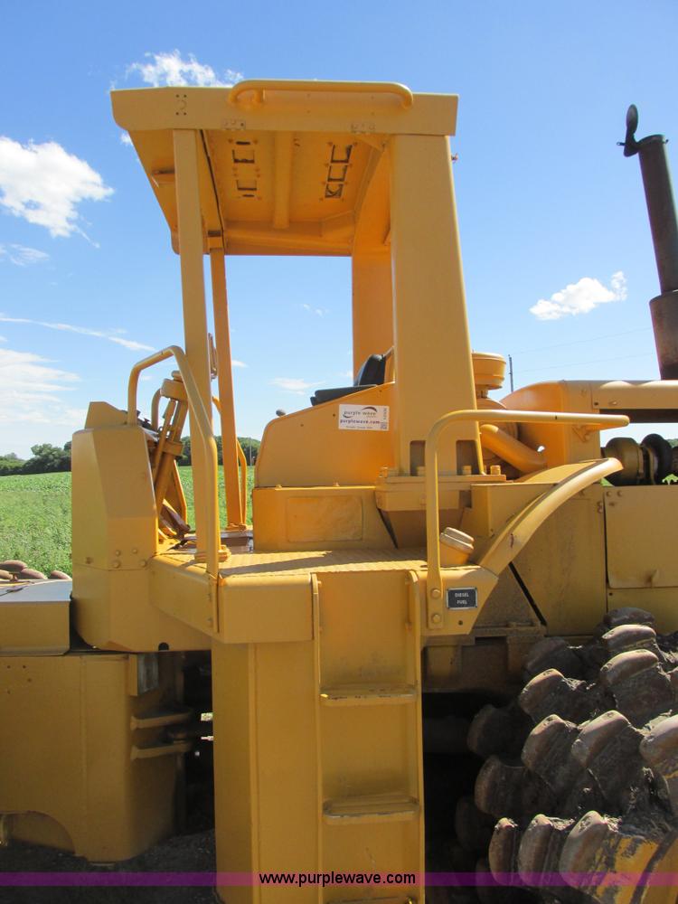 image for item I2506 1971 Caterpillar 815 soil compactor