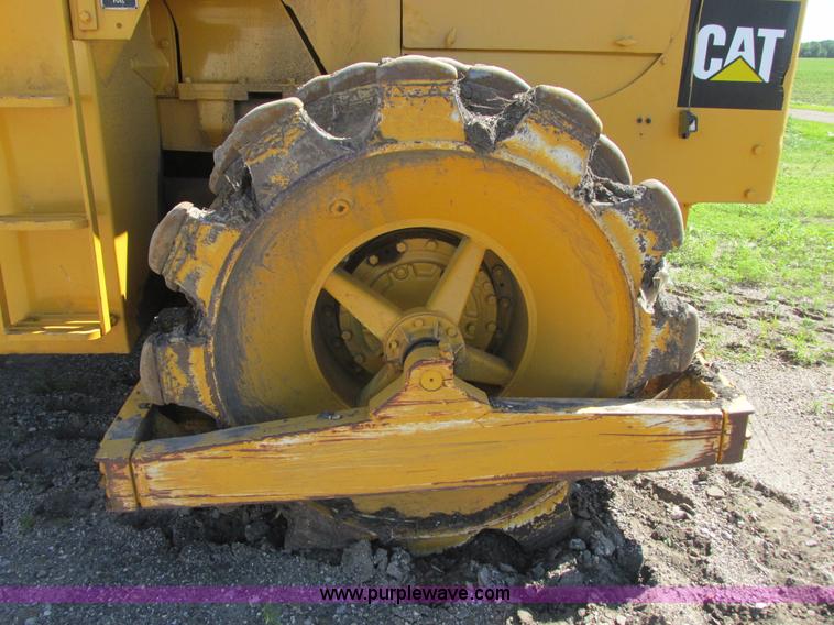 image for item I2506 1971 Caterpillar 815 soil compactor