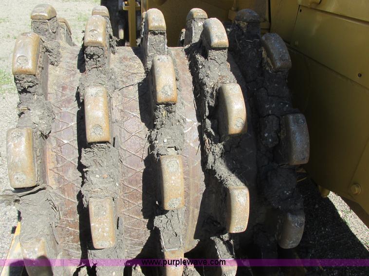 image for item I2506 1971 Caterpillar 815 soil compactor