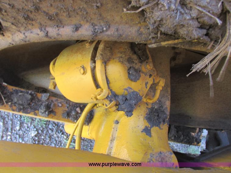 image for item I2506 1971 Caterpillar 815 soil compactor