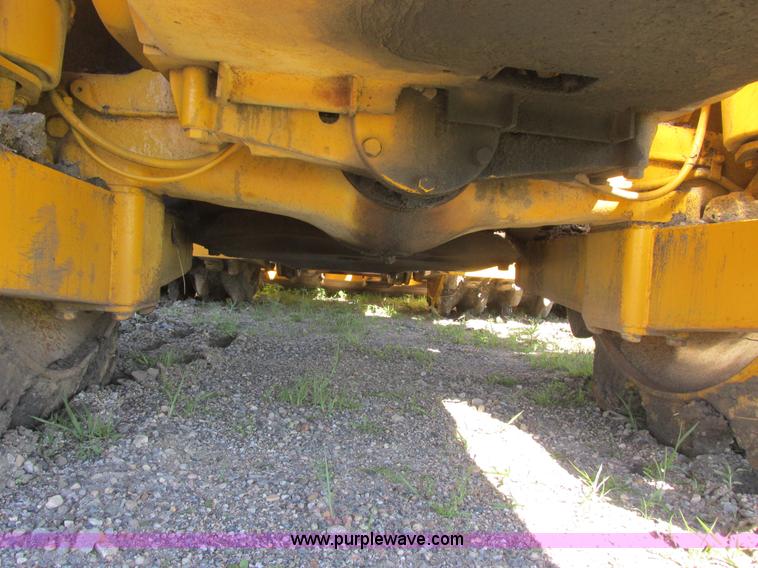 image for item I2506 1971 Caterpillar 815 soil compactor