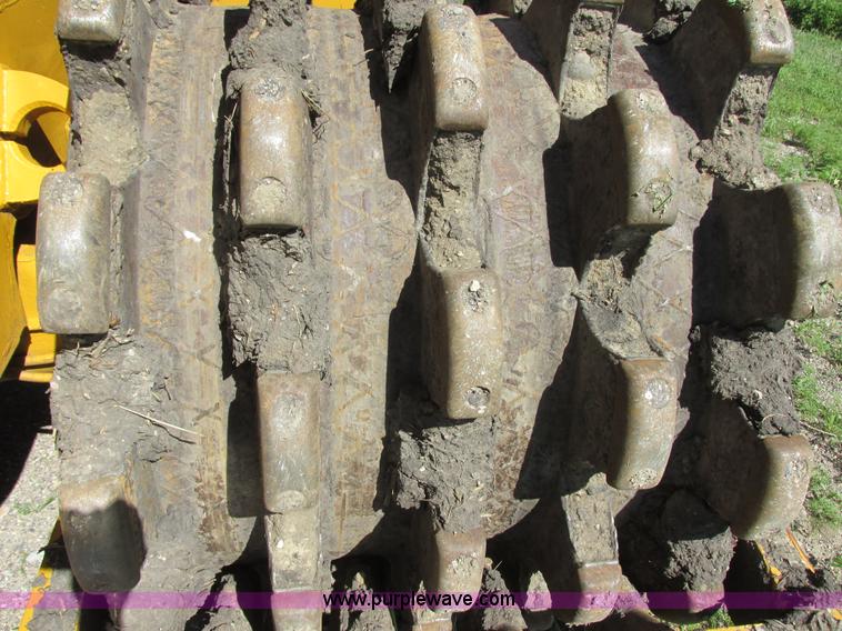 image for item I2506 1971 Caterpillar 815 soil compactor