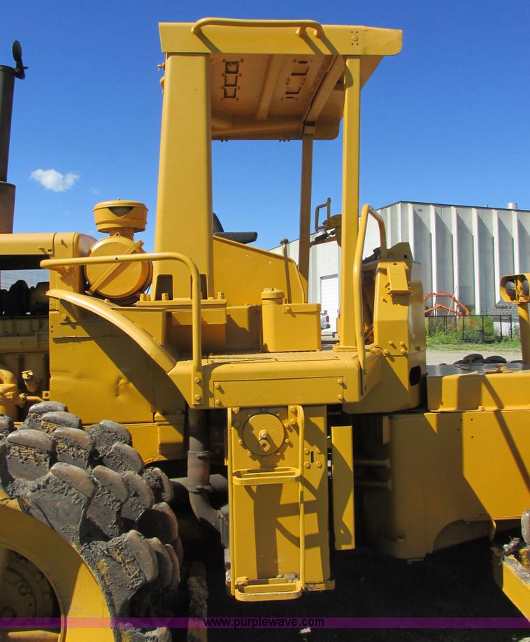 image for item I2506 1971 Caterpillar 815 soil compactor