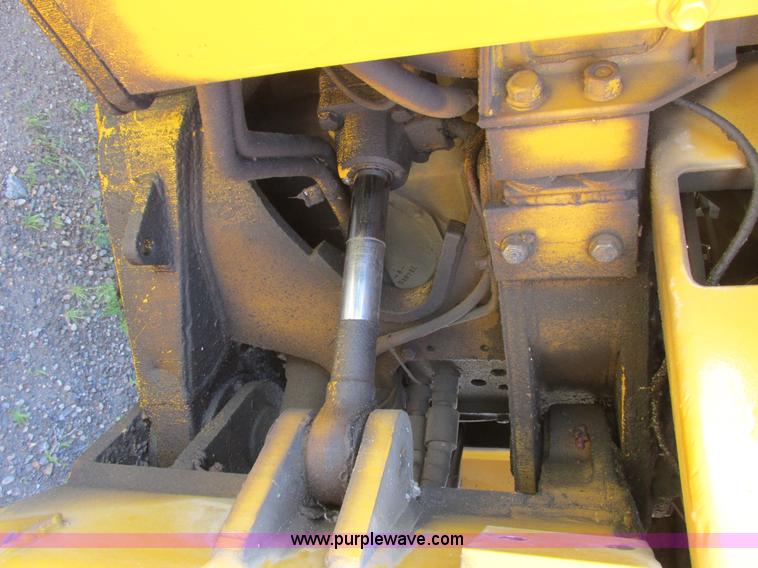 image for item I2506 1971 Caterpillar 815 soil compactor