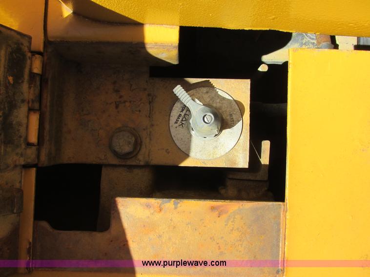 image for item I2506 1971 Caterpillar 815 soil compactor