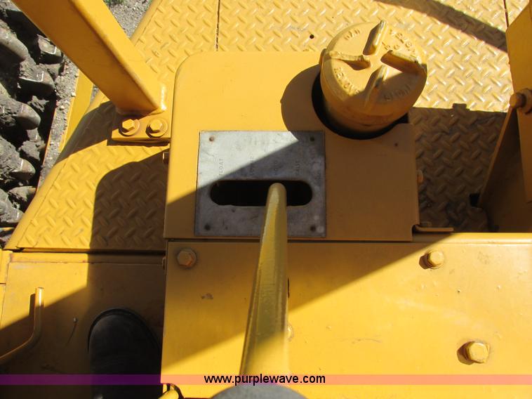 image for item I2506 1971 Caterpillar 815 soil compactor