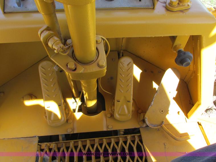 image for item I2506 1971 Caterpillar 815 soil compactor