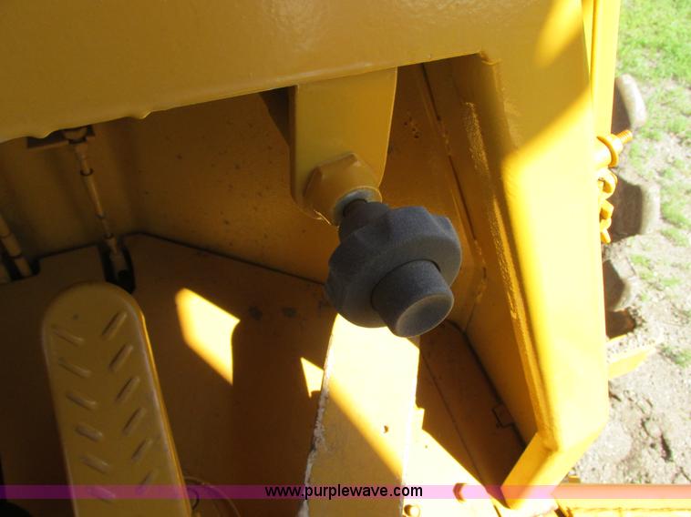 image for item I2506 1971 Caterpillar 815 soil compactor