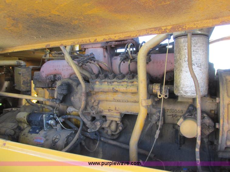 image for item I2506 1971 Caterpillar 815 soil compactor