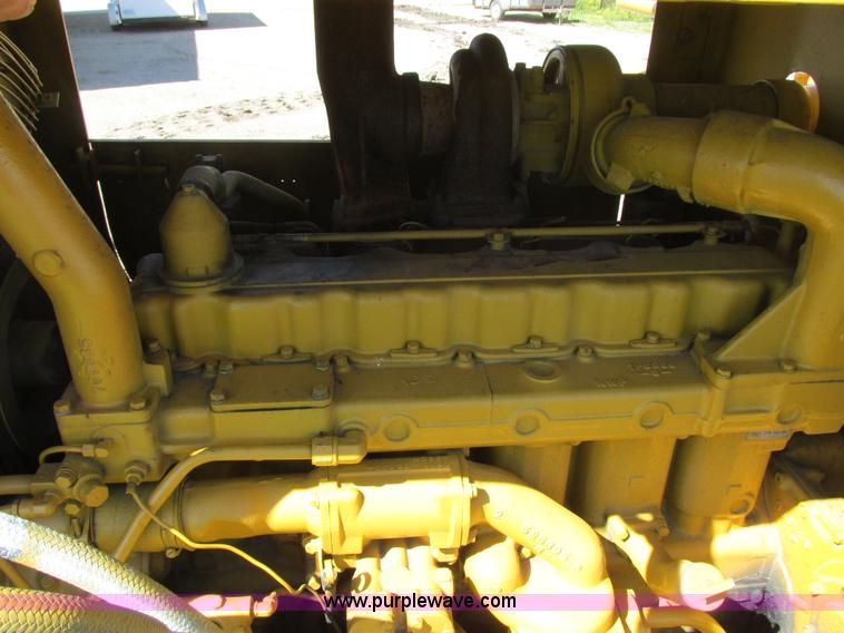 image for item I2506 1971 Caterpillar 815 soil compactor