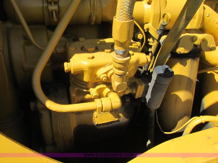 image for item I2506 1971 Caterpillar 815 soil compactor