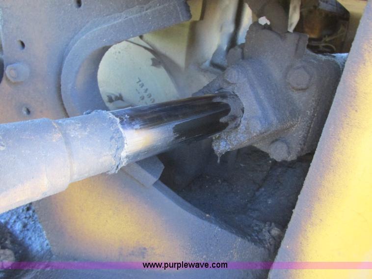 image for item I2506 1971 Caterpillar 815 soil compactor