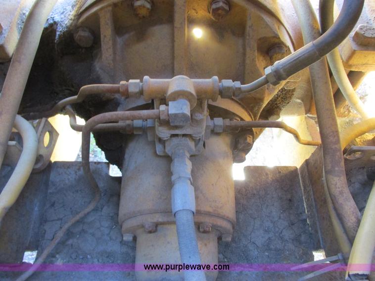 image for item I2506 1971 Caterpillar 815 soil compactor