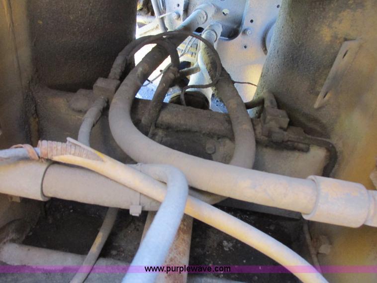 image for item I2506 1971 Caterpillar 815 soil compactor