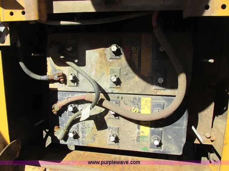 image for item I2506 1971 Caterpillar 815 soil compactor