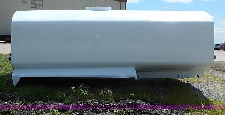 image for item I3563 United 4,000 gallon water truck tank