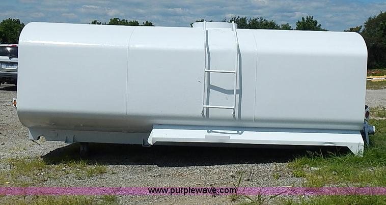 image for item I3563 United 4,000 gallon water truck tank