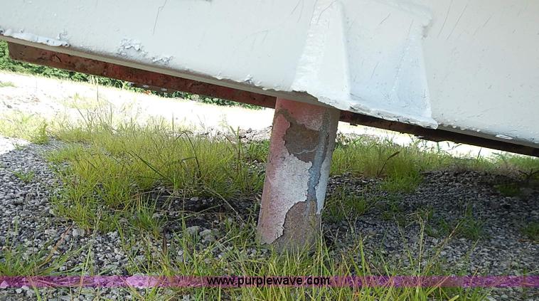 image for item I3563 United 4,000 gallon water truck tank