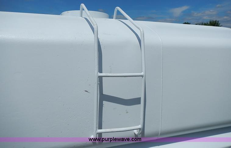 image for item I3563 United 4,000 gallon water truck tank