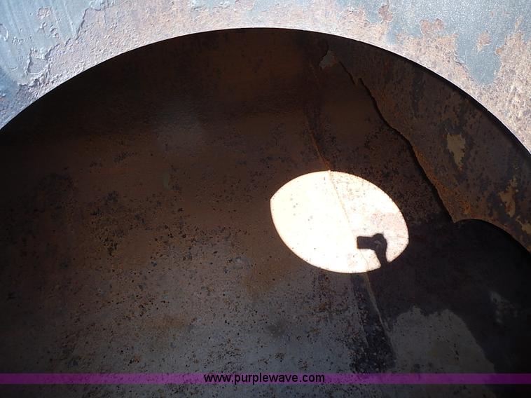 image for item I3563 United 4,000 gallon water truck tank