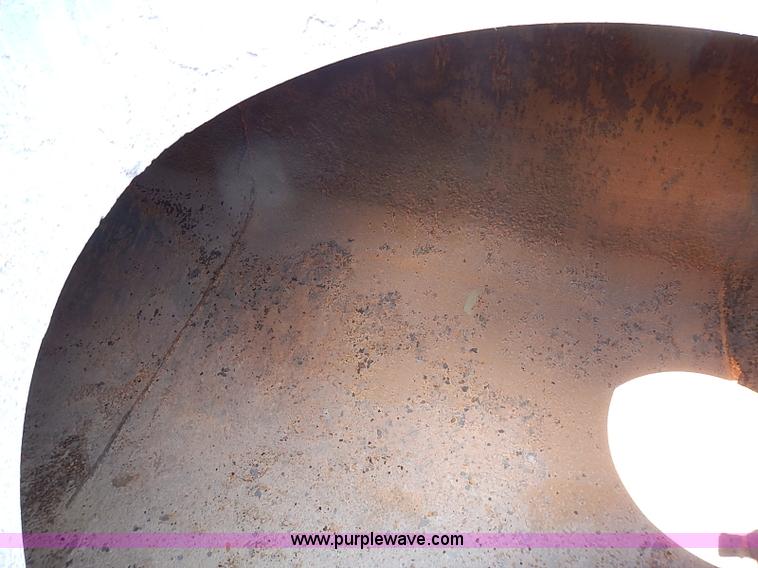 image for item I3563 United 4,000 gallon water truck tank