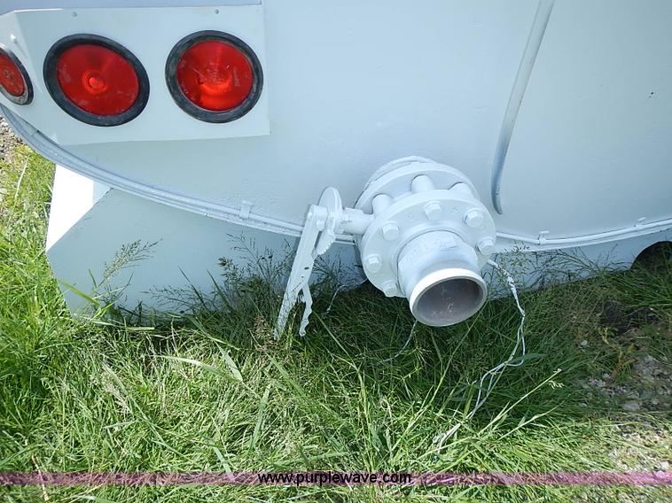 image for item I3563 United 4,000 gallon water truck tank