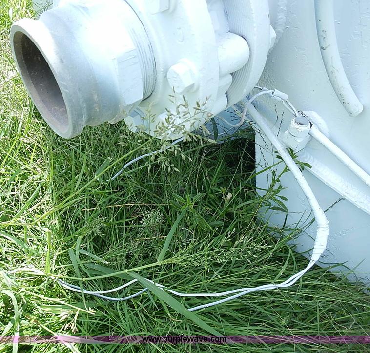 image for item I3563 United 4,000 gallon water truck tank