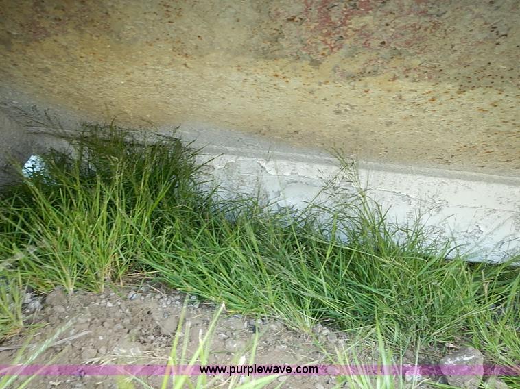 image for item I3563 United 4,000 gallon water truck tank