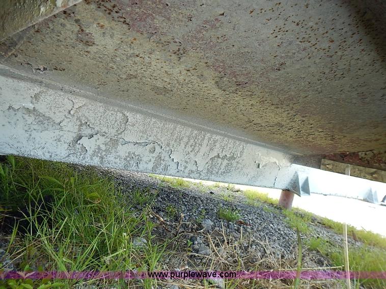 image for item I3563 United 4,000 gallon water truck tank