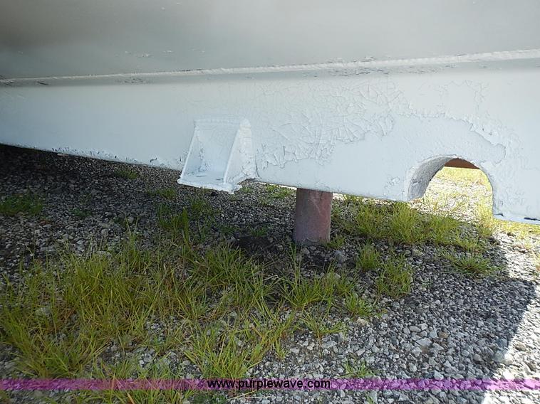 image for item I3563 United 4,000 gallon water truck tank