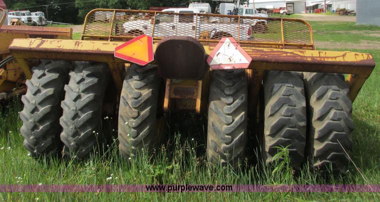 image for item I3885 Reynolds 14C hydraulic pull scraper